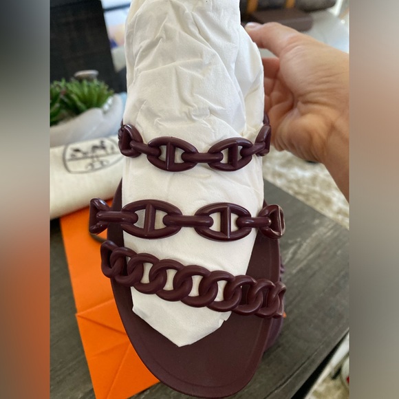 Like New Hermes Gel Chain Sandals - Picture 3 of 5